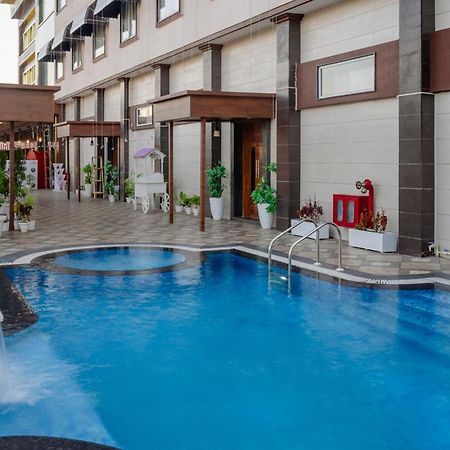 Hotel Vasdaa Grand Dehradún Kültér fotó
