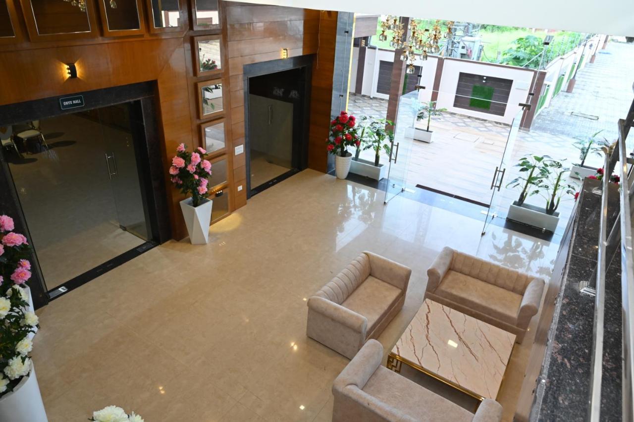 Hotel Vasdaa Grand Dehradún Kültér fotó