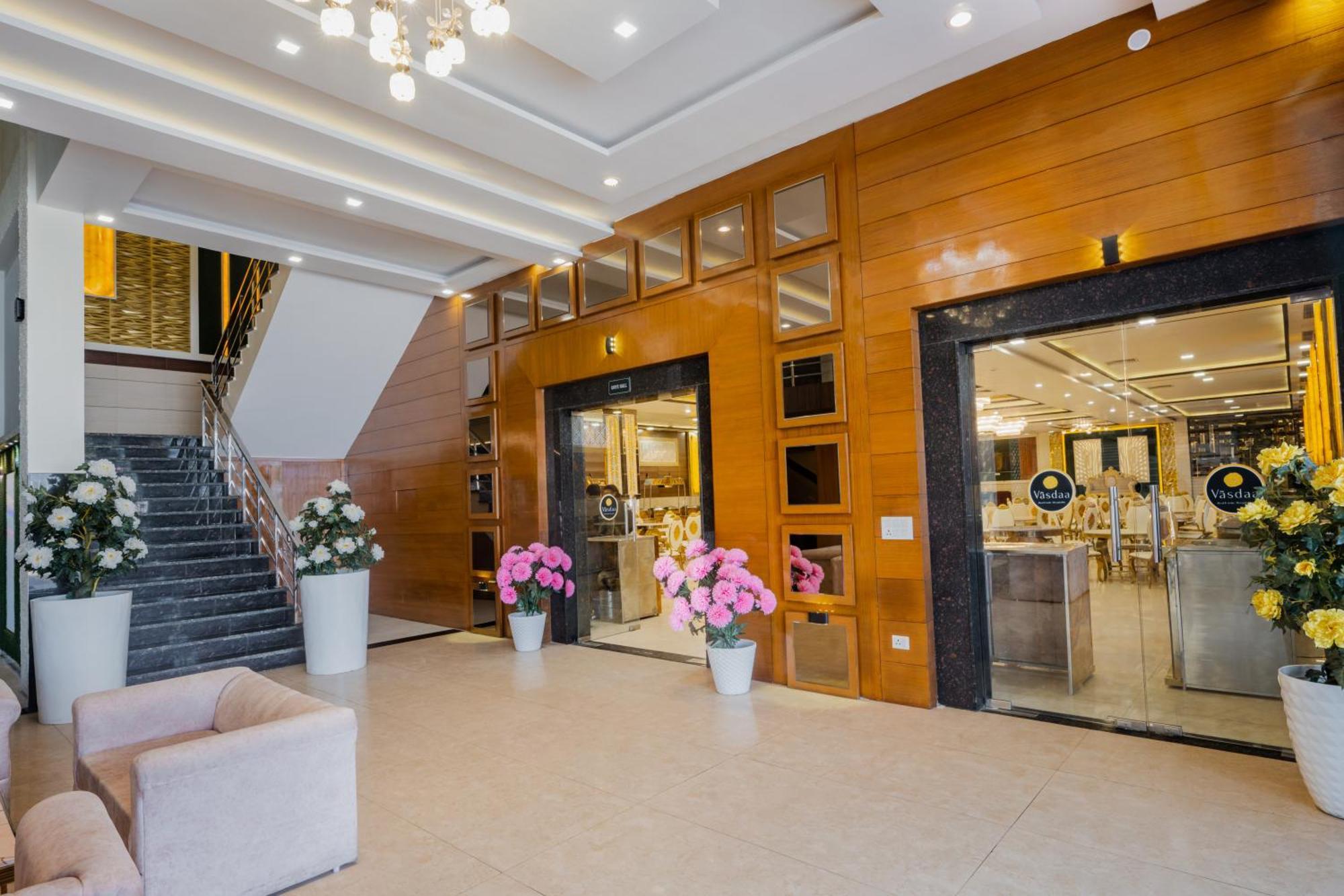 Hotel Vasdaa Grand Dehradún Kültér fotó