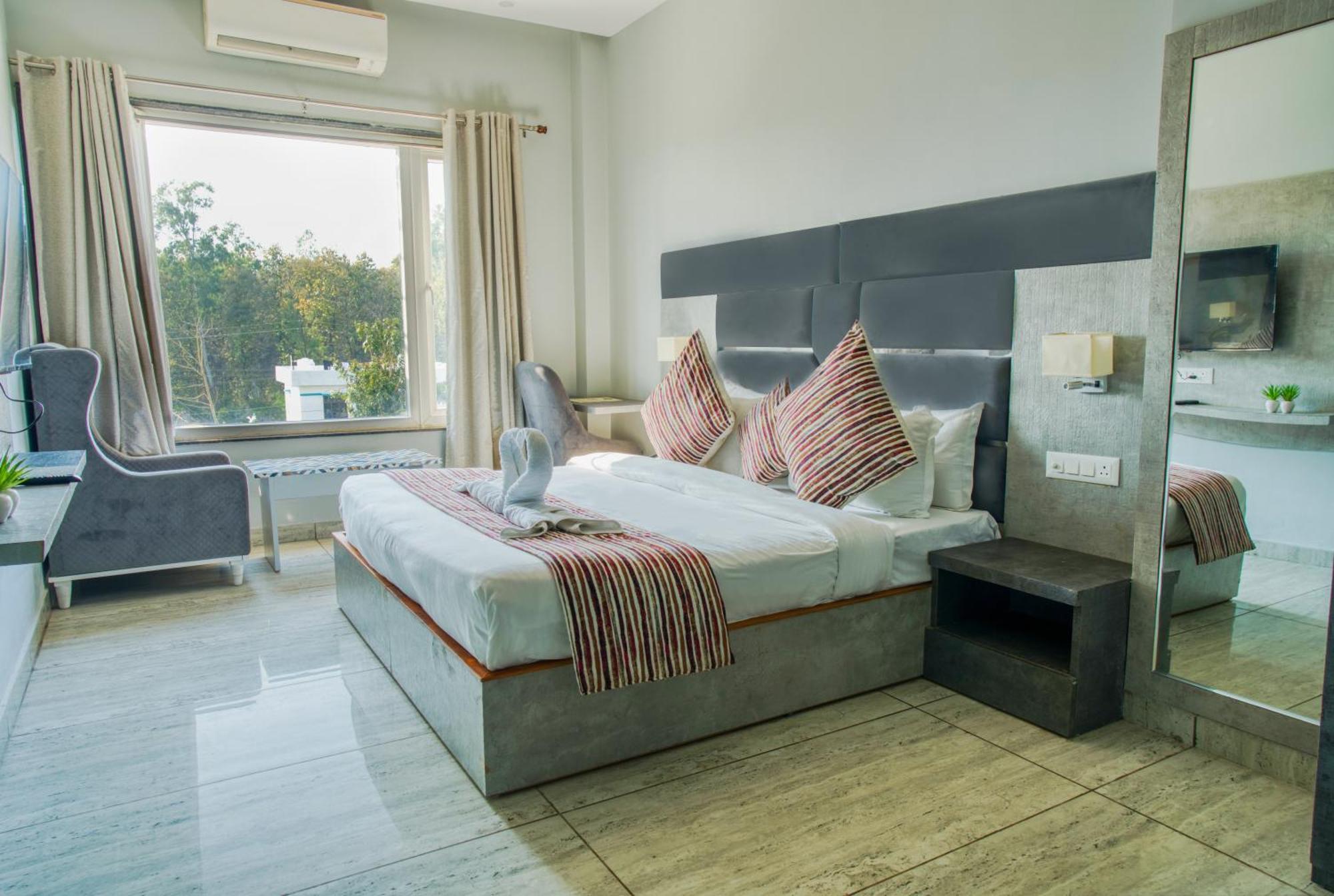 Hotel Vasdaa Grand Dehradún Kültér fotó