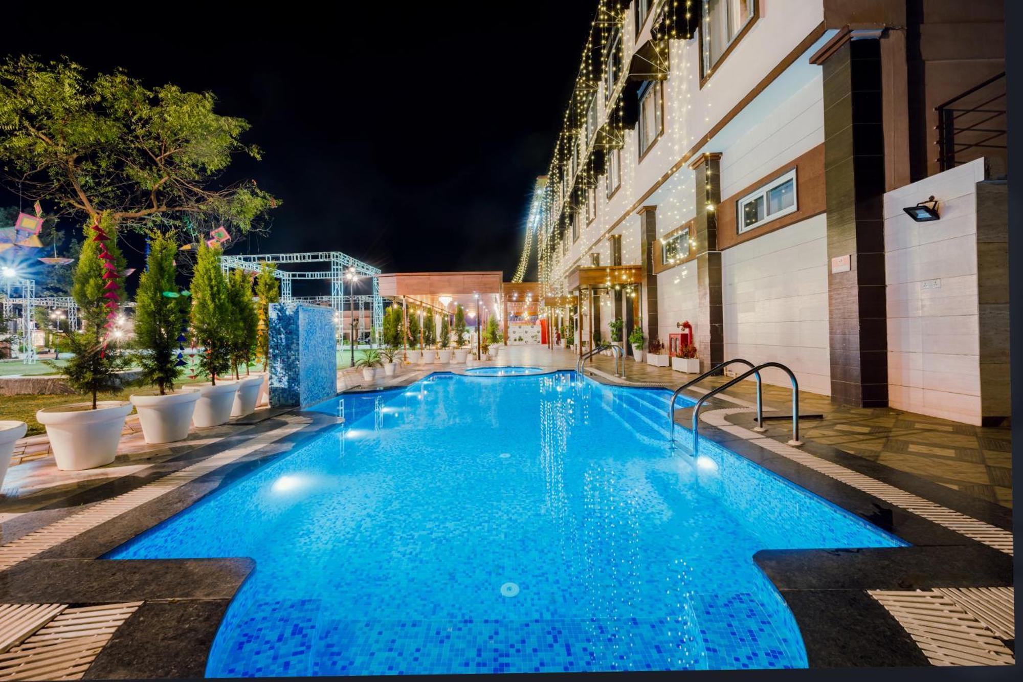 Hotel Vasdaa Grand Dehradún Kültér fotó