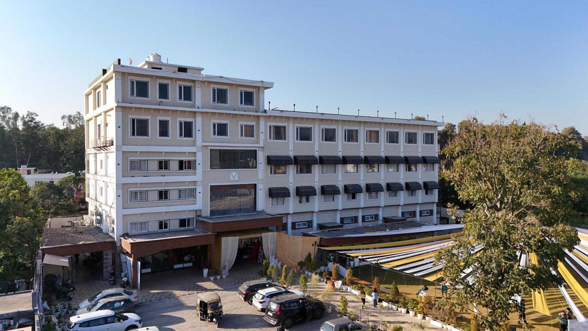 Hotel Vasdaa Grand Dehradún Kültér fotó